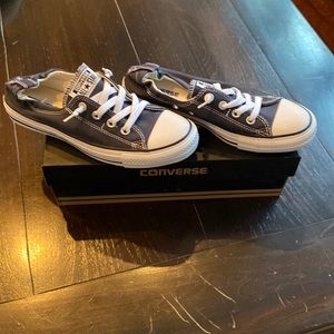 Converse shoreline women’s sneakers. Navy/white, SZ 9. NEVER WORN. Elastic heel
